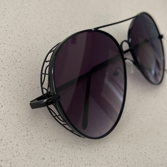 NWT Black Ombré Smoke Lense Metal Oversized Aviators - Picture 2 of 3